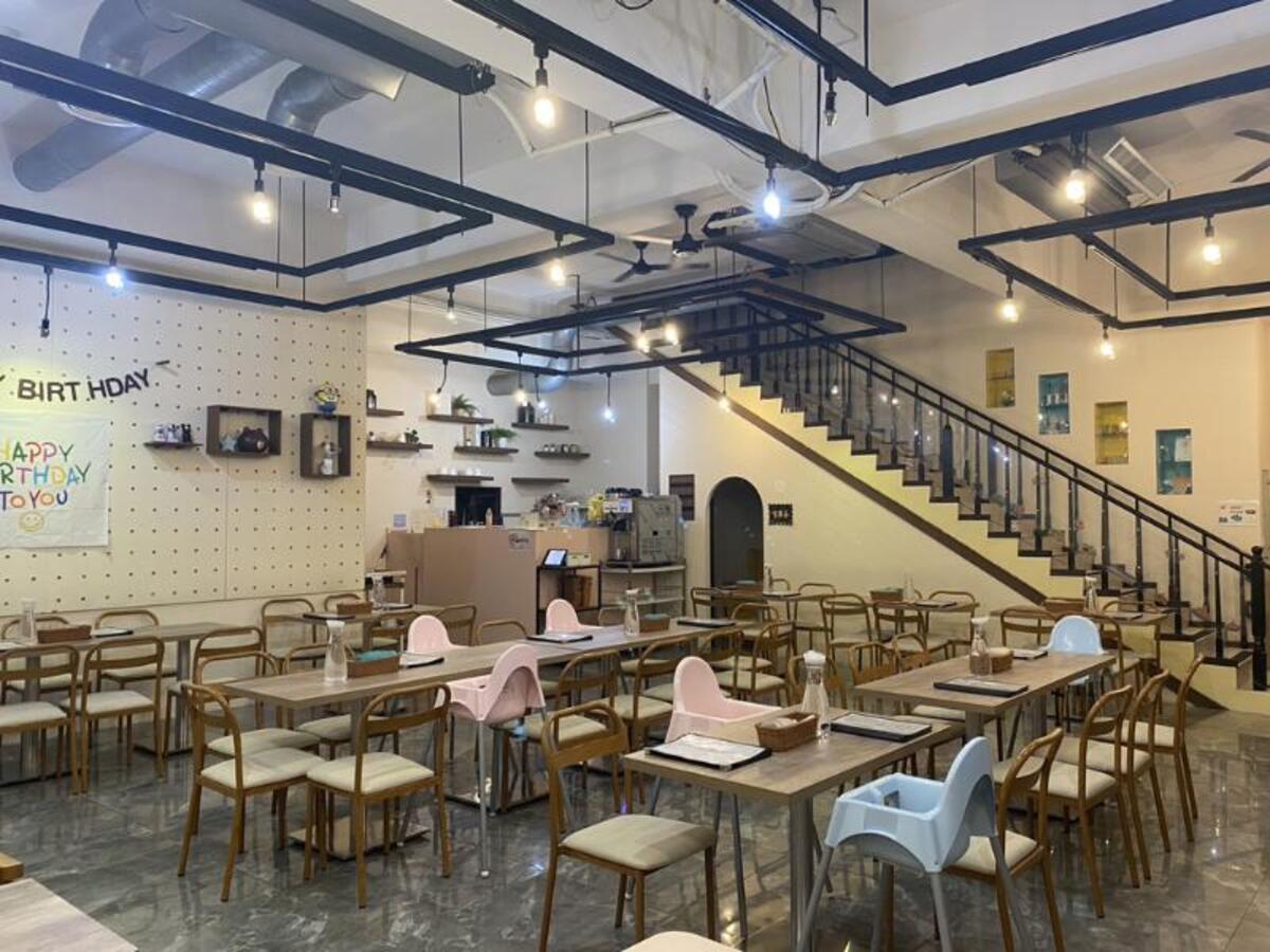 蘆洲親子餐廳 二樓獨立遊戲區＋專業陪玩 放心享用手作輕食