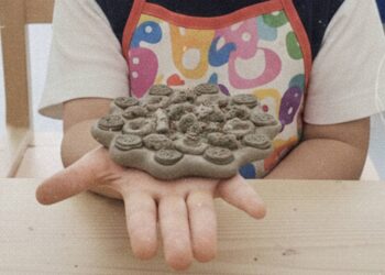 20年前陶土神預言 弟童年捏「黏土披薩」網驚：必勝客菜單？