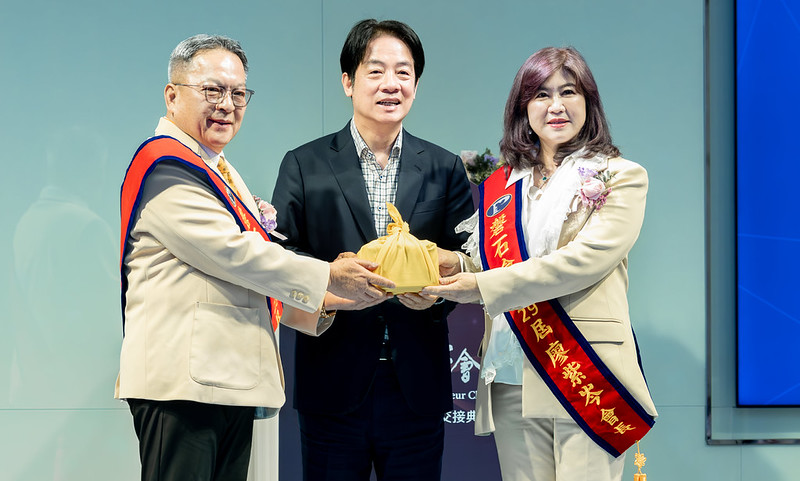 賴清德總統出席磐石會會長交接典禮 強調政府積極因應國際變局 期勉國人合作共進