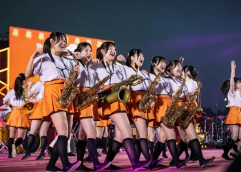 橘色惡魔台灣燈會活力登場 大批粉絲提前卡位爭睹丰采