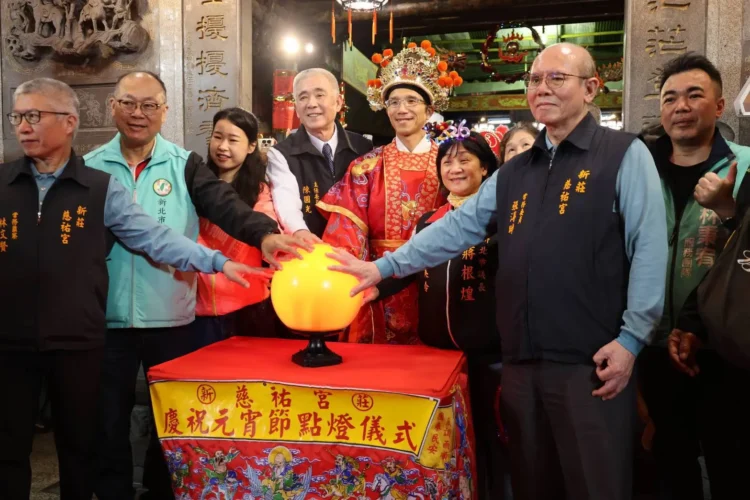 馬躍新莊鬧元宵 千人踩街迎春福 馬躍新莊鬧元宵 千人踩街迎春福