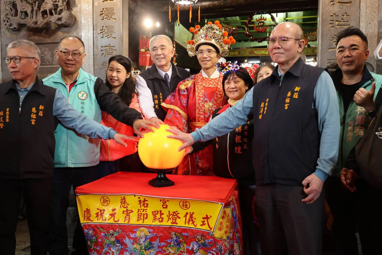 馬躍新莊鬧元宵 千人踩街迎春福 馬躍新莊鬧元宵 千人踩街迎春福