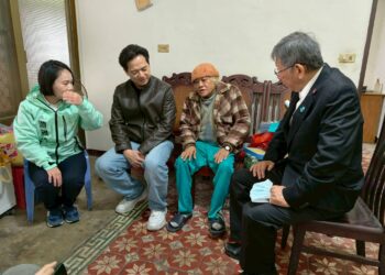 繁榮竹北背後有孤寂 柯文哲驚見同齡獨居長者