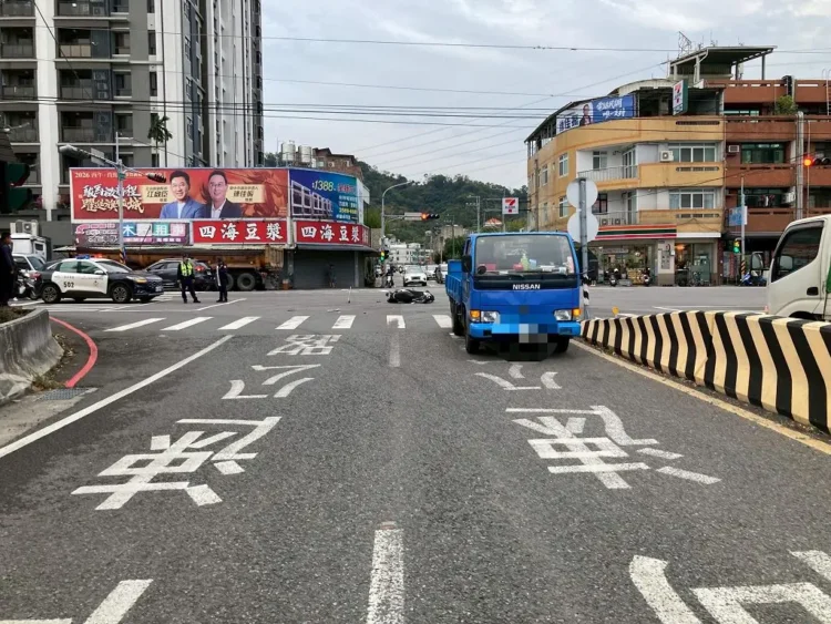 未成年無照騎士闖禍 豐原路口車禍釀2傷