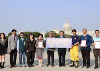 臺南市長黃偉哲出席中華強友文教協會音樂會 結合公益捐贈消防設備全面提升臺南救災能量