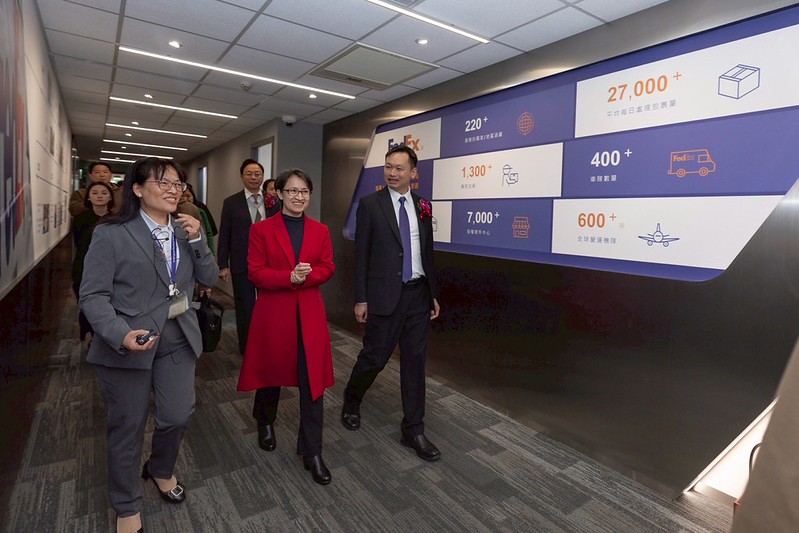 聯邦快遞桃機轉運中心啟用 蕭美琴副總統盼強化臺灣全球物流樞紐地位、深化國際經貿連結