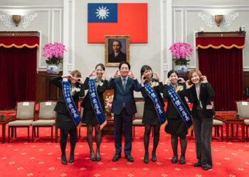 賴清德總統接見第28屆全國商店傑出店長 盼服務業導入AI與人才培育，推動產業轉型與競爭力提升