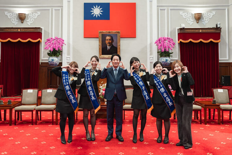 賴清德總統接見第28屆全國商店傑出店長 盼服務業導入AI與人才培育，推動產業轉型與競爭力提升