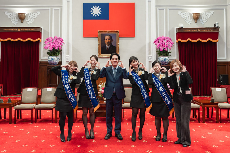 賴清德總統接見第28屆全國商店傑出店長 盼服務業導入AI與人才培育，推動產業轉型與競爭力提升