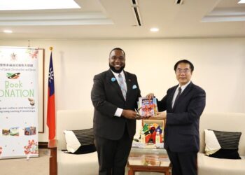 聖克里斯多福及尼維斯贈書臺南市圖 以閱讀交流深化姊妹市文化連結