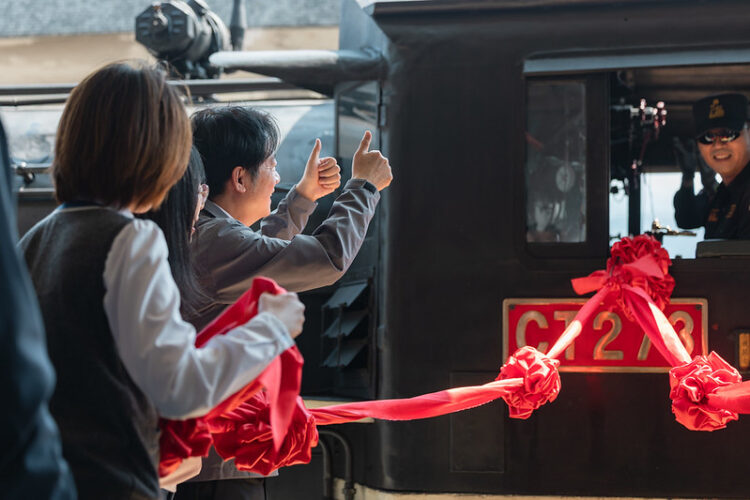 賴清德總統出席花東鐵路通車百周年慶祝典禮 宣示加速雙軌電氣化促進花東地區區域建設與產業均衡發展 賴清德總統出席花東鐵路通車百周年慶祝典禮 宣示加速雙軌電氣化促進花東地區區域建設與產業均衡發展