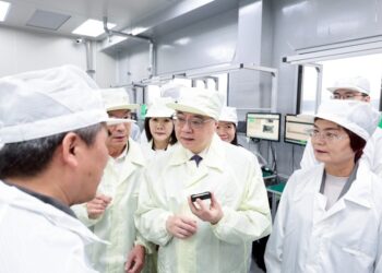 行政院長卓榮泰參訪彰化為升電裝無人機反制系統研發公司 強調加速發展本土軍工產業並推動通過國防特別條例