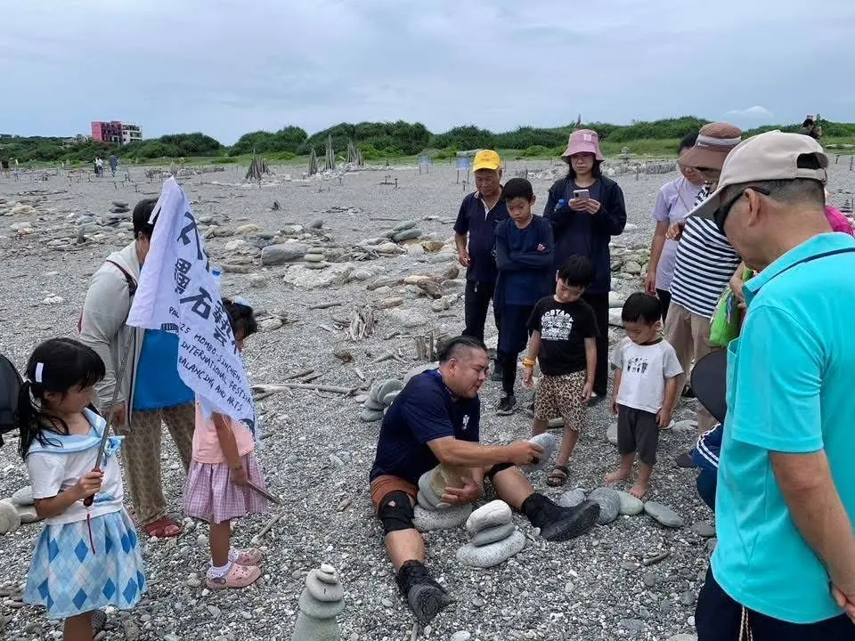 指尖上的平衡奇蹟 疊石季藝術工作坊即日起開放報名 指尖上的平衡奇蹟 疊石季藝術工作坊即日起開放報名