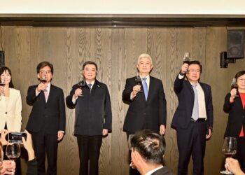 行政院長卓榮泰出席壽險公會新春聯誼餐敘 強調引導保險業資金投入公共建設以建設國家、照顧人民生活