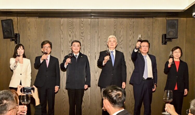 行政院長卓榮泰出席壽險公會新春聯誼餐敘 強調引導保險業資金投入公共建設以建設國家、照顧人民生活 行政院長卓榮泰出席壽險公會新春聯誼餐敘 強調引導保險業資金投入公共建設以建設國家、照顧人民生活