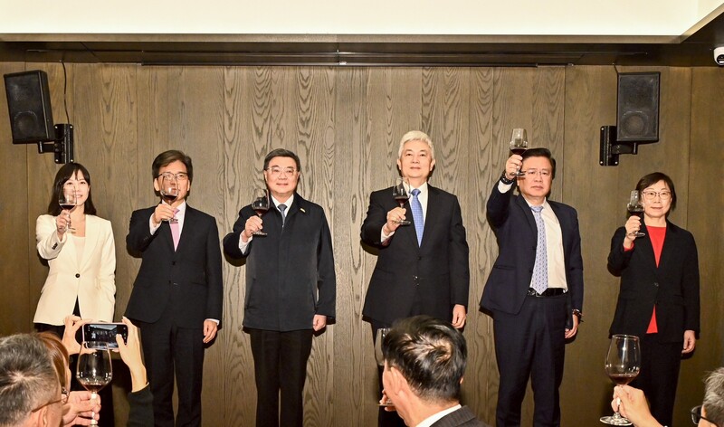 行政院長卓榮泰出席壽險公會新春聯誼餐敘 強調引導保險業資金投入公共建設以建設國家、照顧人民生活