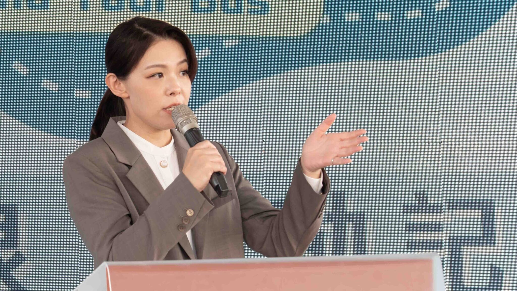 驚爆高虹安收柯文哲700萬 李貞秀致歉：資訊混淆了