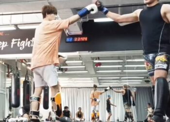 曾受邀擔任政府單位防身教官的陳勇正，對決曾參與亞洲大型賽事的日本綜合格鬥選手青柳克明，實戰差異引發關注