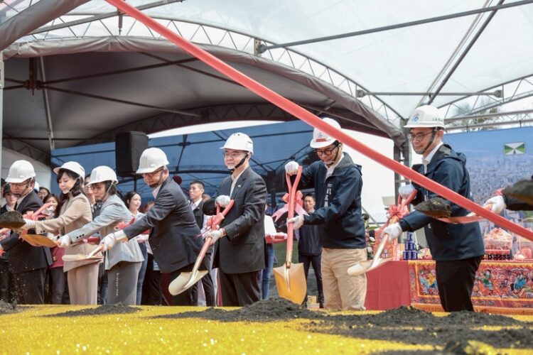 高雄楠梓園區聯外交通整體計畫聯合動土 行政院長卓榮泰強調提升園區對外交通效率並落實客貨安全分流以減輕楠梓交流道流量負擔