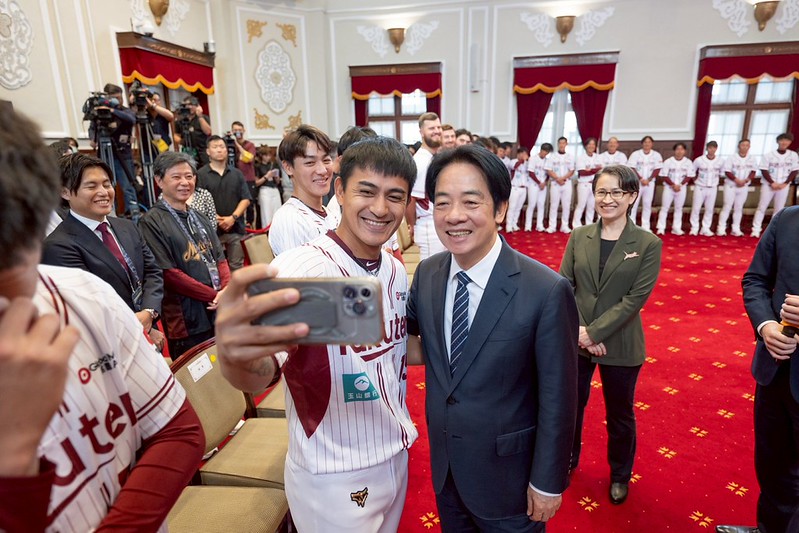 賴清德總統接見2025年中華職棒總冠軍樂天桃猿 盼攜手推動臺灣運動產業發展 賴清德總統接見2025年中華職棒總冠軍樂天桃猿 盼攜手推動臺灣運動產業發展