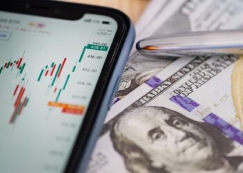 追飆股淪「潛水艇」！大盤創高散戶卻在賠？網淚推：找老牌代操才是真香