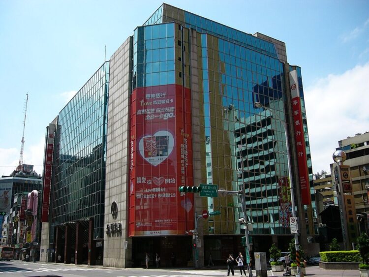 台股31日持續探底 華南金中止連3跌 股價反彈上漲最高超過1.6%