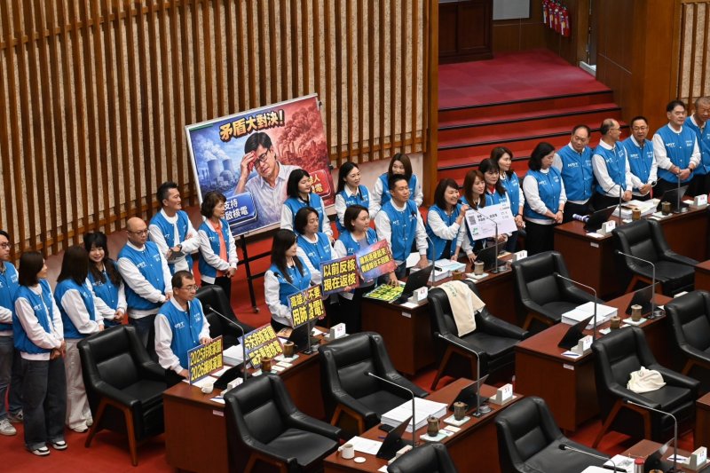 民進黨能源政策大翻車 高雄淪「用肺發電」犧牲品！ 國民黨團轟陳其邁無心守護高雄 贈「單程高鐵票」酸：心在中央，別出賣高雄人的肺！