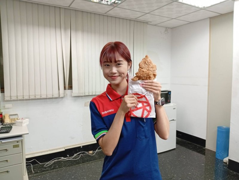 這款雞排也太大了！話題新品「大大大雞排」美味多汁 重新定義國民美食新標準