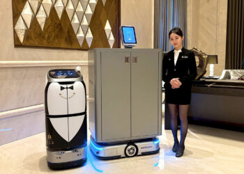 ▲居之友物業目前投入清潔與智能配送機器人，在全台近30棟指標性的社區中運作。（圖／記者翻攝）