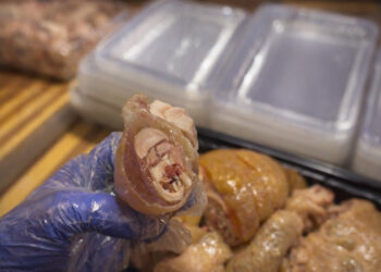 新北雞肉專賣店 兄弟接棒市場老攤 開創人氣熟食新路線