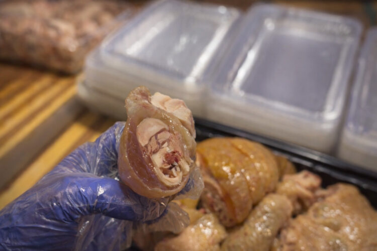 新北雞肉專賣店 兄弟接棒市場老攤 開創人氣熟食新路線