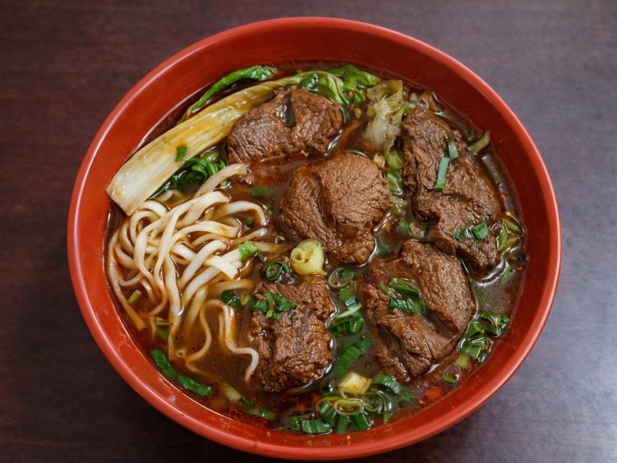 雲林隱藏版牛肉麵:不少返鄉顧客回來第一站就直奔這裡,只為那一碗熟悉的牛肉麵湯頭,說是從小記憶裡延續至今的家常味(圖/Medick Marketing Ltd.提供)