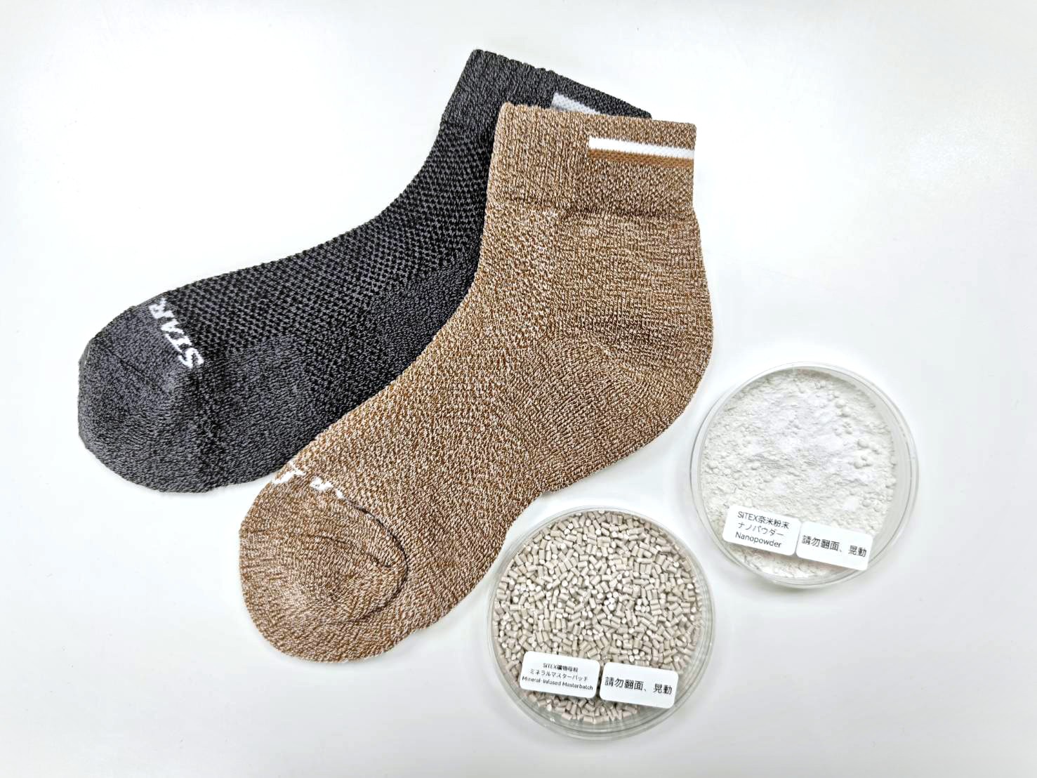 襪子採用SiTEX矽米子紗線織造,由礦石奈米粉製成母粒抽紗。