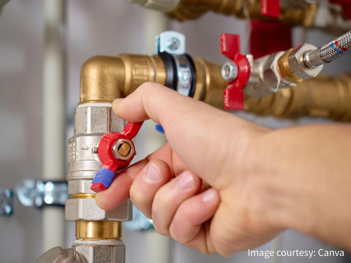 萬華工程行專業清理餐飲業污水系統，避免排水管硬化油垢造成反覆堵塞（圖/Medick Marketing Ltd.提供）