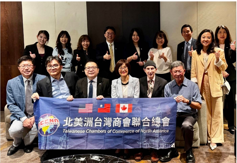 【北美台商協會來訪證交所】活動貴賓合影。(臺灣證券交易所林修銘董事長(前排左三)率證交
所團隊接待北美洲台灣商會聯合總會白越珠總會長(前排右三)及同行臺商代表)