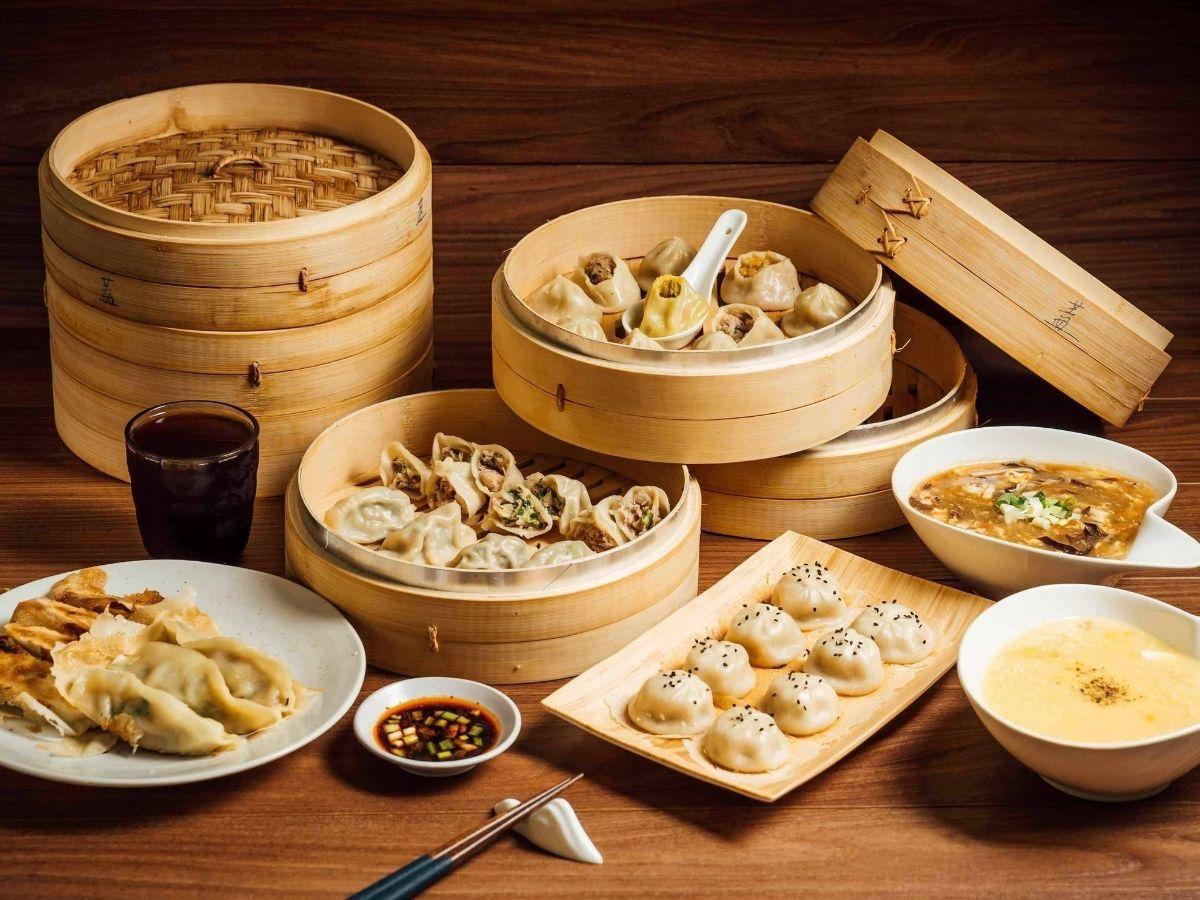清水銅板美食推薦:皮薄 Q 彈的豬肉蒸餃與蝦肉蒸餃,紮實肉餡每一口都能吃出職人的用心與堅持(圖/Medick Marketing Ltd.提供)