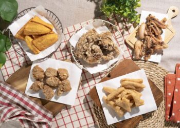 沙崙火車站人氣鹹酥雞攻略 薄皮古早味炸雞 搭配現炒酸菜超解膩