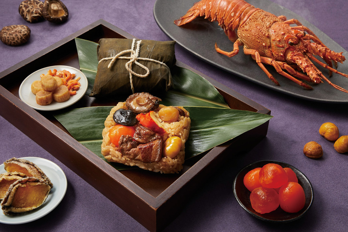 錦霞樓的尋真海陸龍鮑粽，精選龍蝦與鮑魚入料，透過細膩火候與繁複工序交織出層層風味，米香與海味相互襯托，呈現端午節中兼具品味與分量的尊榮之選。圖片提供／賞星鮮。