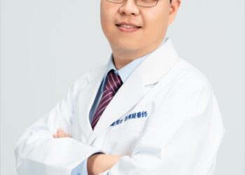 膝蓋卡卡、肩膀抬不起來 醫師鄧翔駿談熟齡族群常見關節困擾與保養觀念