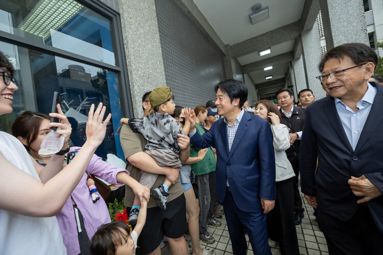 賴清德總統出席屏東「包圍縣府，孩子作主」兒童節活動 盼攜手將屏東打造成臺灣的兒童首都