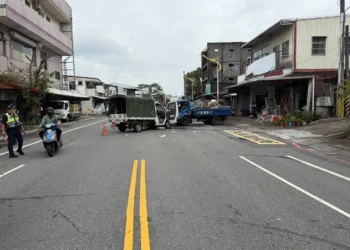 市區尚志路2車對撞阻塞交通 花警即時疏導
