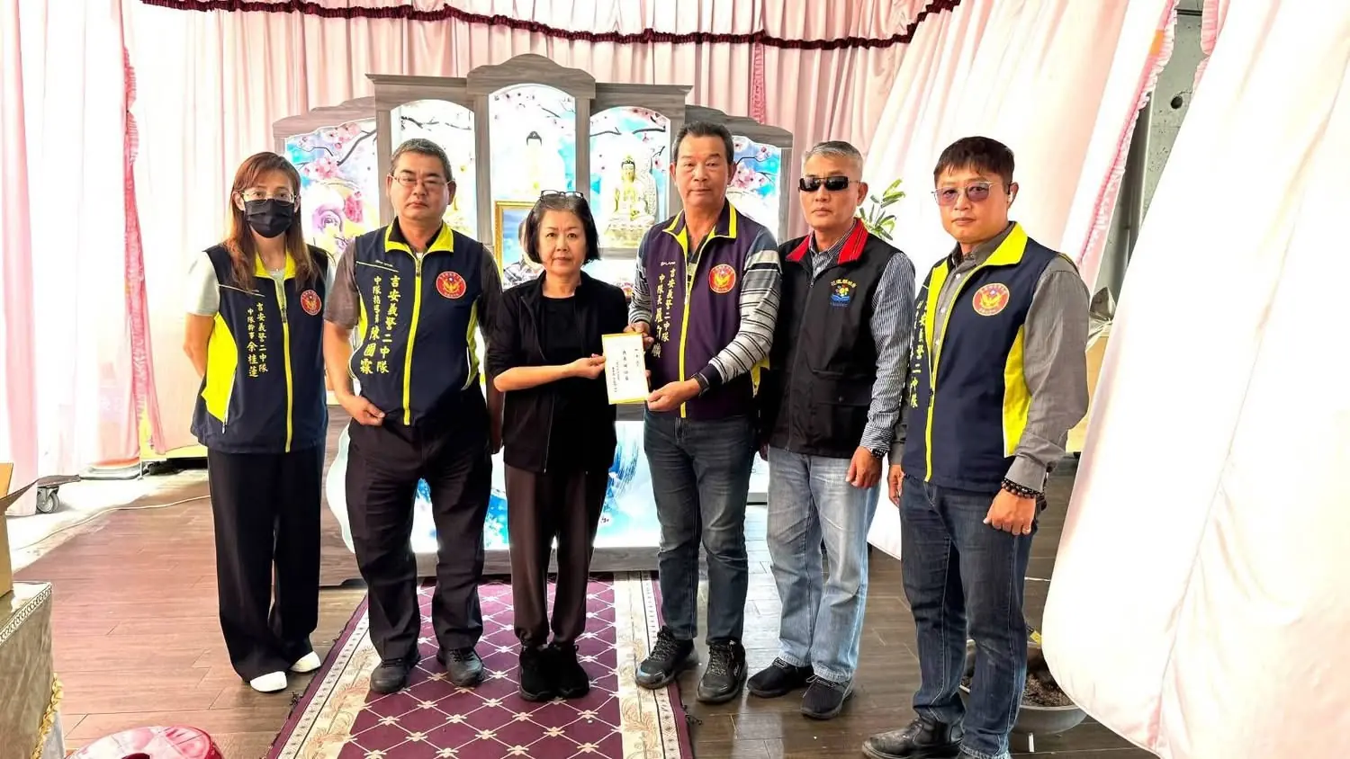 吉安義警第二中隊暖心捐贈 支援謝老先生殯葬事宜