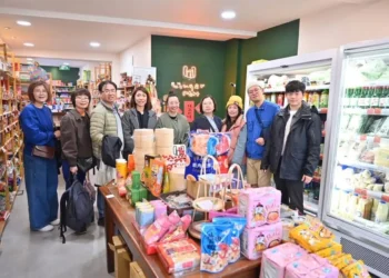 花蓮縣政府農業處赴英參訪倫敦Richmond台灣超市 觀察消費趨勢 作為農產拓展市場參考