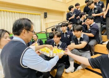 平澤高中生愛上臺南鳳梨 臺南市長黃偉哲前進韓國校園推廣臺南農產深化城市交流