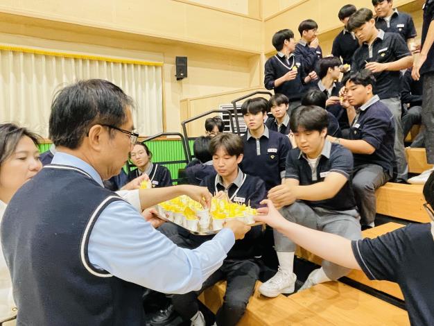 平澤高中生愛上臺南鳳梨 臺南市長黃偉哲前進韓國校園推廣臺南農產深化城市交流