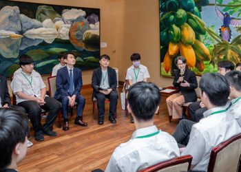 蕭美琴副總統接見成功高中師生 期勉積極參與公共事務深化學習體驗與公民素養