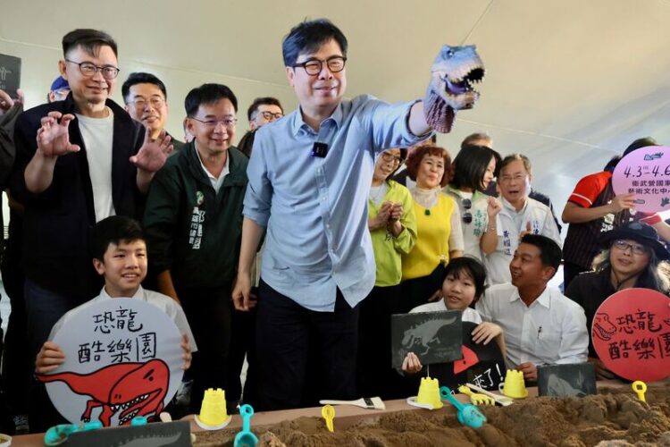 高雄「恐龍酷樂園」盛大開幕 陳其邁市長：打造具教育意義兒童節體驗