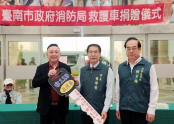 市民稅承國熱心公益再捐第4部救護車 黃偉哲市長：延續20年大孝及大愛令人感動