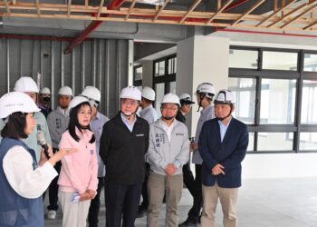 視察臺東樂齡社福大樓工程 行政院長卓榮泰期待成為全方位、多功能社區長照據點、落實「雙就業、雙照顧」目標