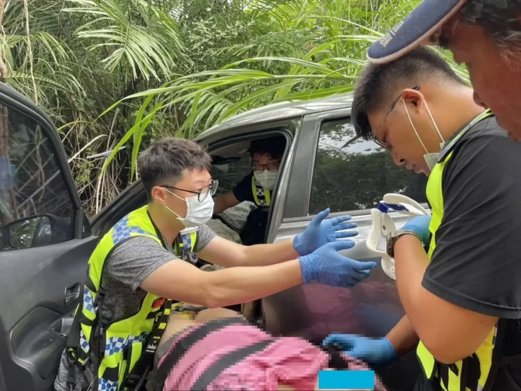 驚險！自小客滑落鸞山邊坡 鹿野警義消偕在地議員「長背板接力」火速救援